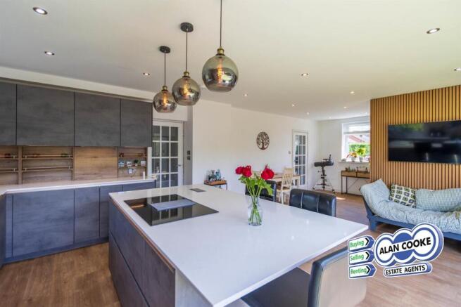4 bed Semi-Detached for sale Image 8