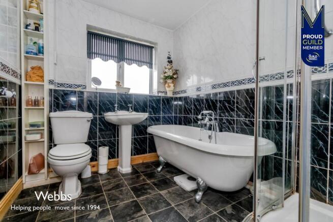 FAMILY BATHROOM