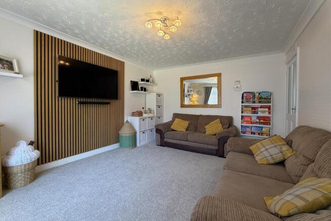 3 bed Semi-Detached for sale Image 4