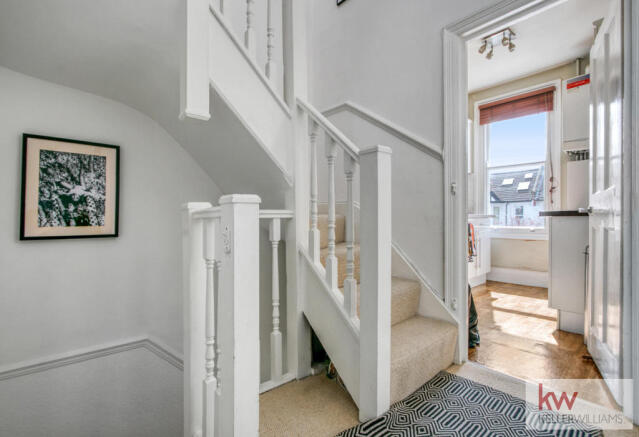 Radcliffe Road - Winchmore Hill - Landing 1st Flr