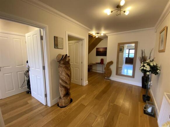 Entrance Hallway.jpeg