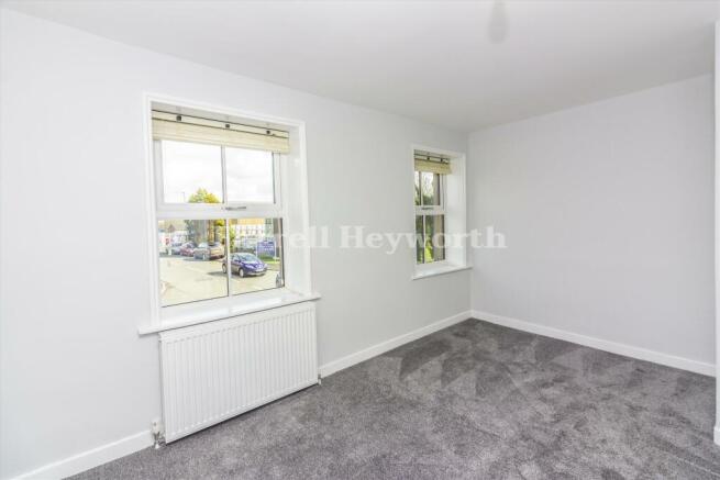 Bedroom 5 image 2