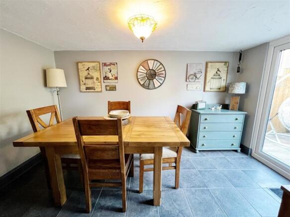 Dining Room pic 1.jpg