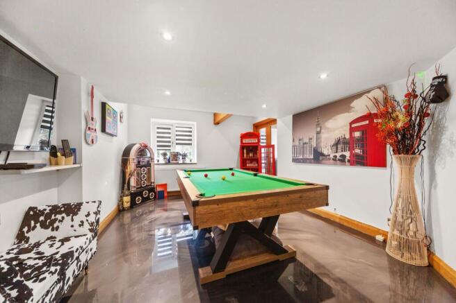 7 bed Barn Conversion for sale Image 12