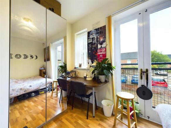 3 bed Terraced to rent Image 12