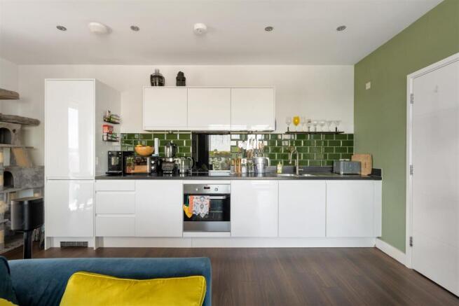 Jubilee Avenue, E4