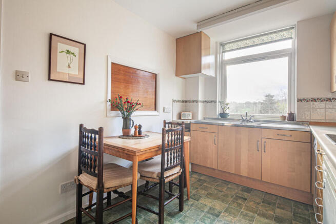 5 bed Detached for sale Image 10