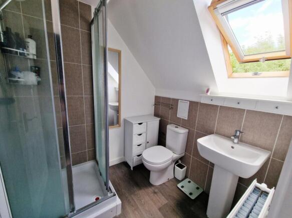 4 bed House for sale Image 8