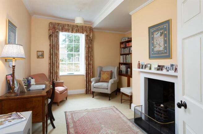 6 bed House for sale Image 5
