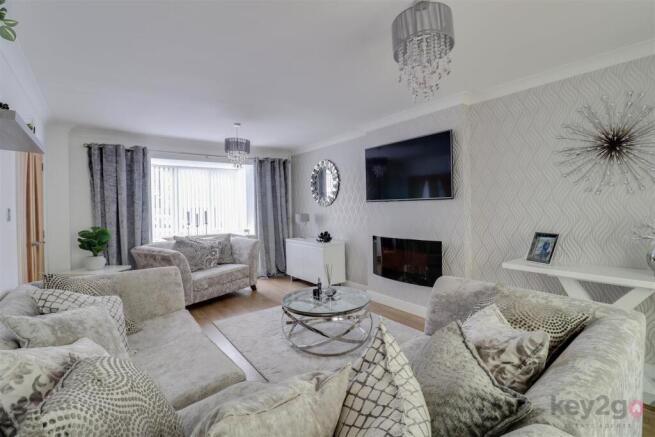 4 bed Detached for sale Image 9