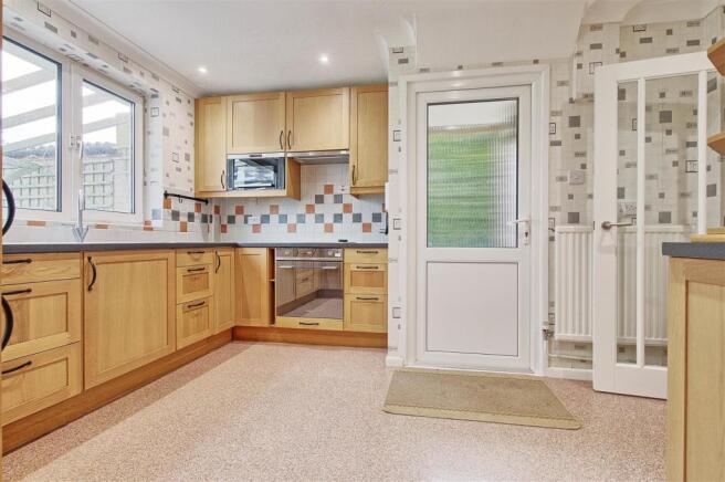 Kitchen 2.jpg