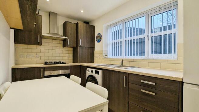 3 bed Semi-Detached for sale Image 5