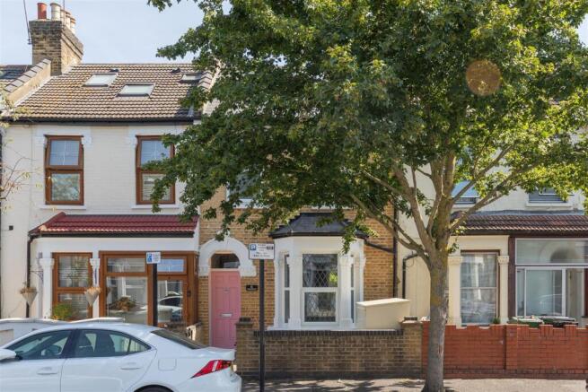 Whitney Road, E10