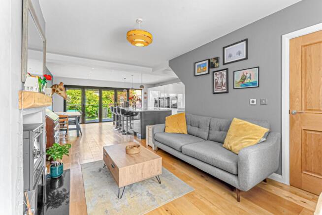 4 bed Semi-Detached for sale Image 7