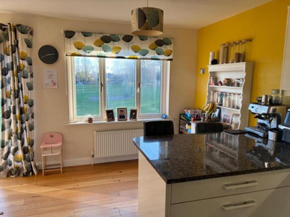 4 bed Semi-Detached for sale Image 8