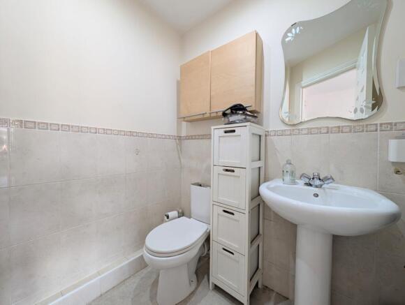 2 bed Flat for sale Image 10