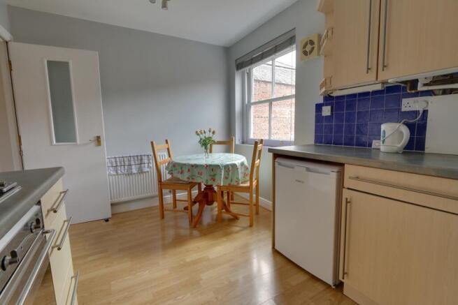 2 bed Flat to rent Image 5