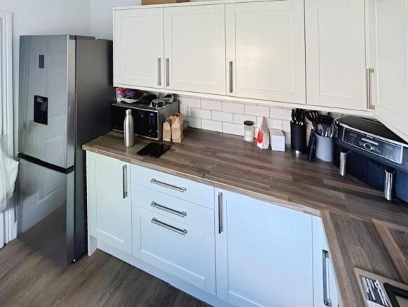 Kitchen (b)