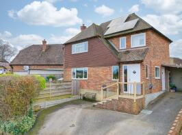 30, Harebeating Crescent, Hailsham BN27 1JL