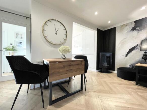 Lounge/ Dining