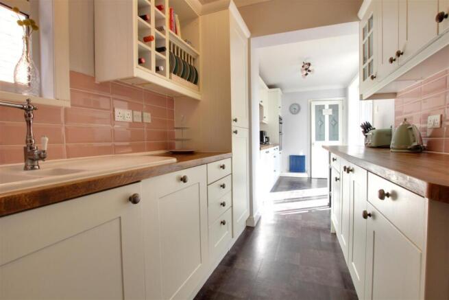 3 bed Semi-Detached for sale Image 6