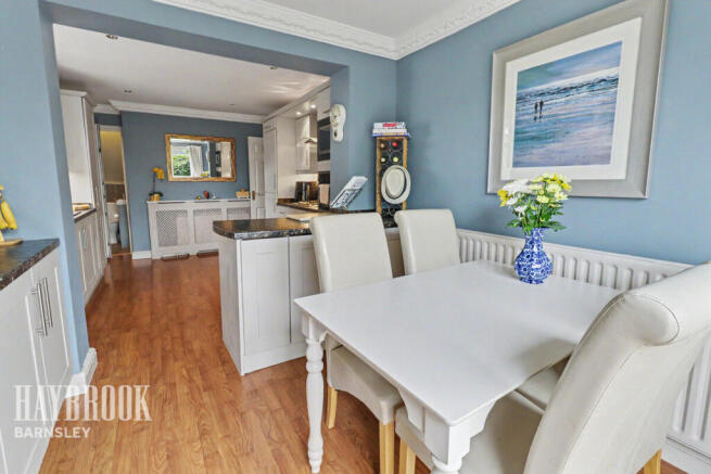 4 bed Detached for sale Image 5