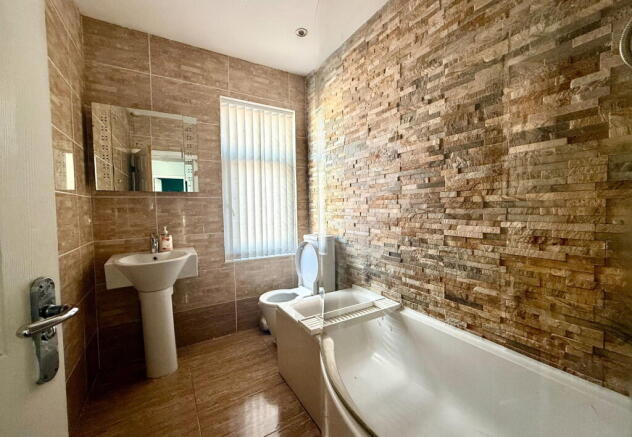 3 bed Semi-Detached for sale Image 7