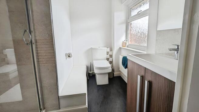 pbox-bathroom-327599.jpg