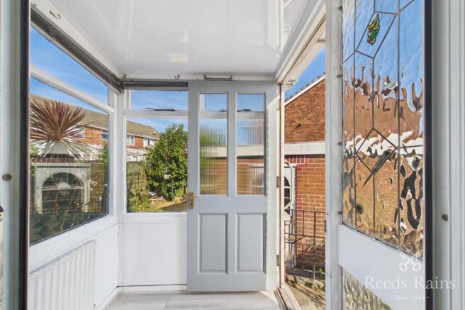 3 bed Semi-Detached to rent Image 5