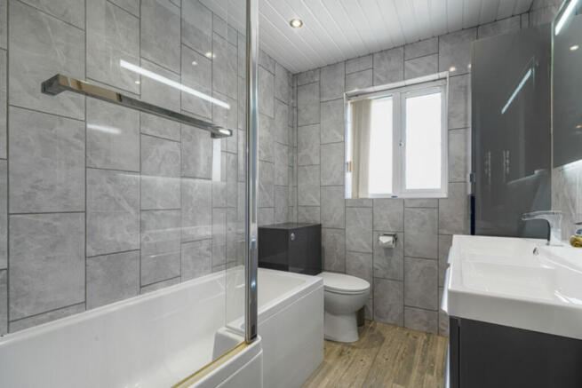 4 bed Detached for sale Image 10