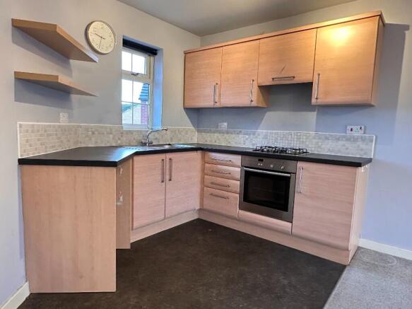 2 bed Apartment to rent Image 4