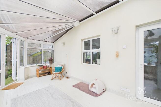 5 bed Semi-Detached for sale Image 10