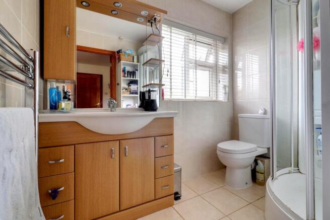 Ensuite to Bed 1