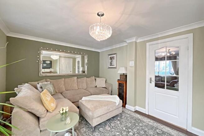 4 bed Semi-Detached for sale Image 5
