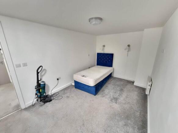 Studio to rent Image 7