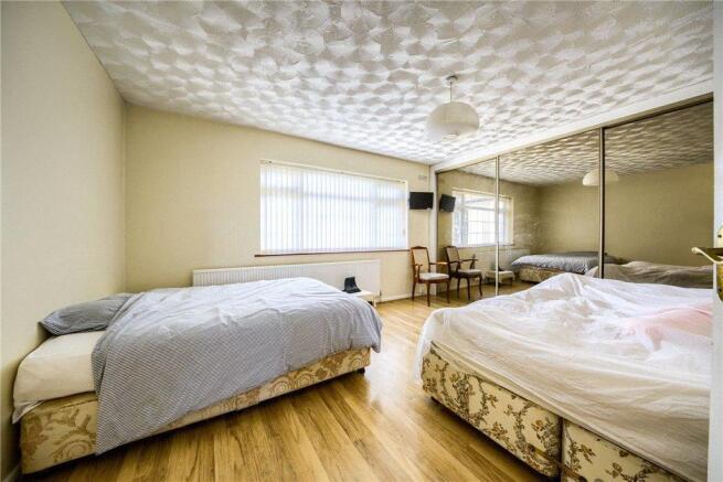 Bedroom 1.jpg