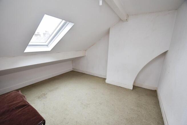 5 bed Semi-Detached for sale Image 9