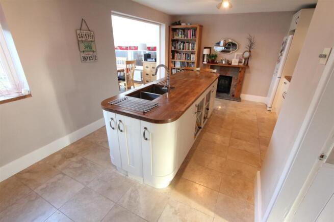 Breakfast kitchen to