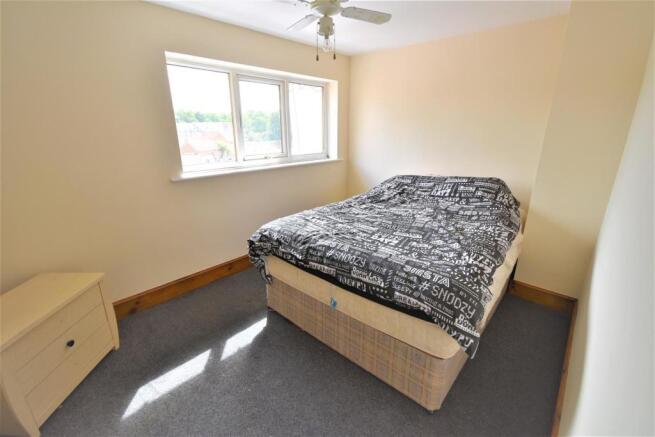 126 Albert Grove Bed2.JPG