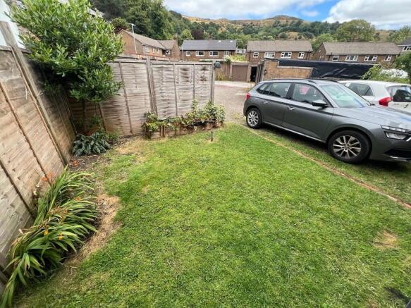 3 bed Semi-Detached for sale Image 8