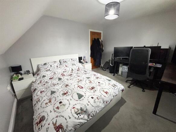 BEDROOM 2
