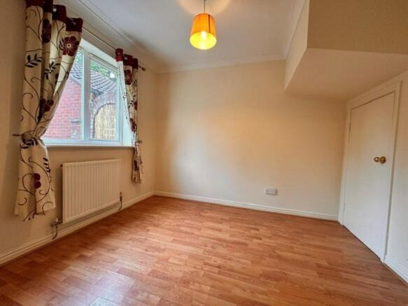 3 bed Semi-Detached to rent Image 3