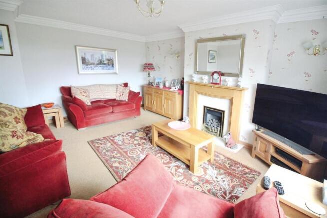 4 bed Semi-Detached for sale Image 8