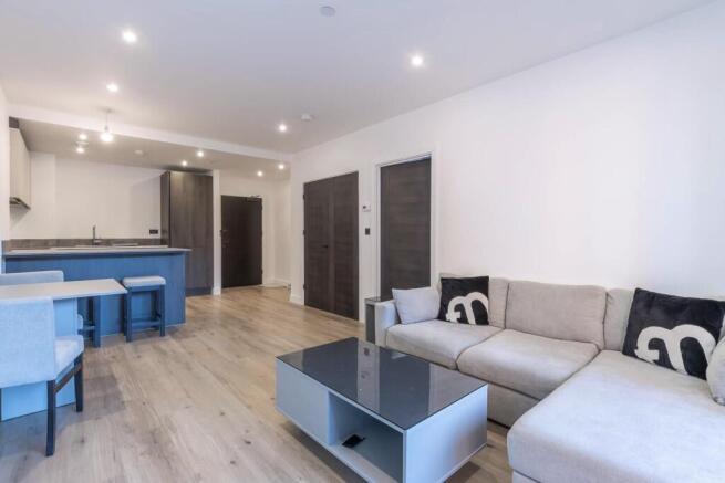 Lounge/Dining Area