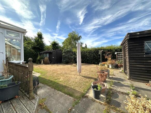 Well-Appointed Private Garden 754