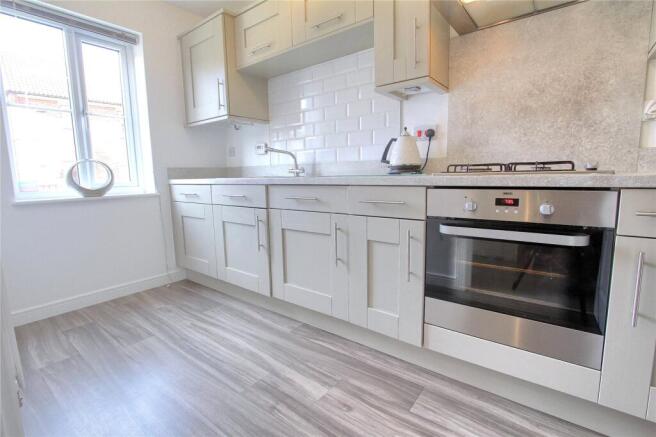 3 bed Semi-Detached to rent Image 4