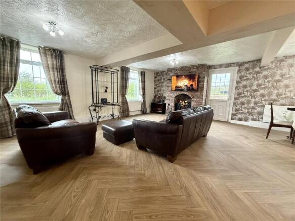 7 bed Detached for sale Image 8