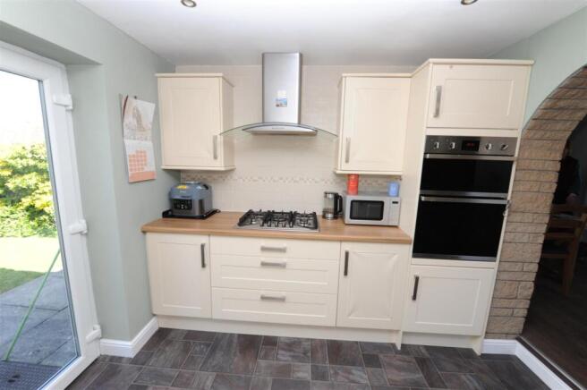 3 bed Semi-Detached for sale Image 10
