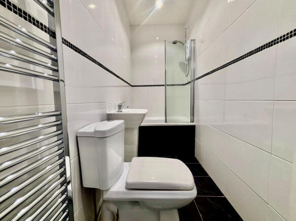 2 bed Terraced to rent Image 7