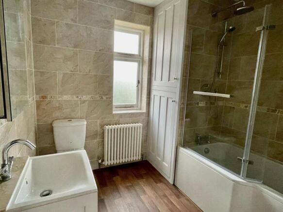 Bathroom.,.jpg